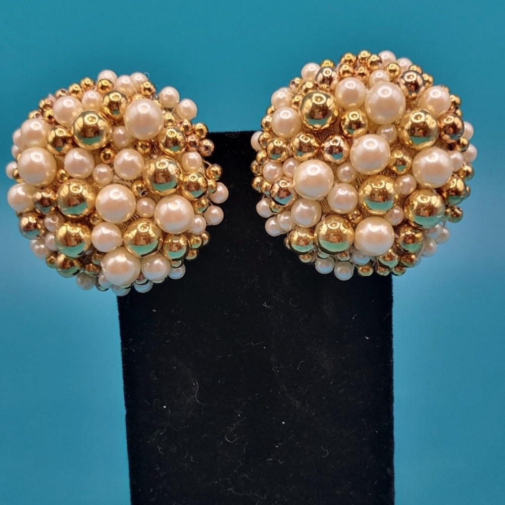 Vintage 80s Estate Sale Gold and Pearl Clip on Earrings.